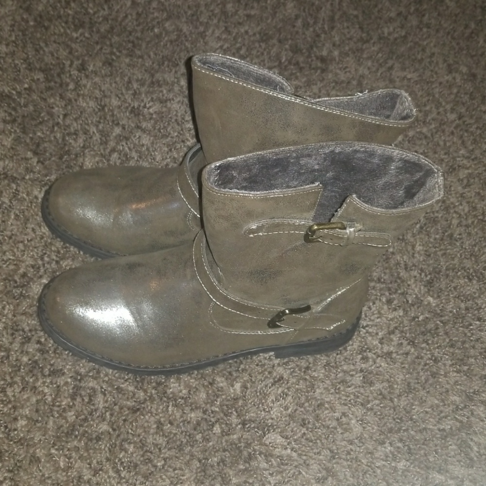 Cute gold taupe booties only tried on (nvw)
